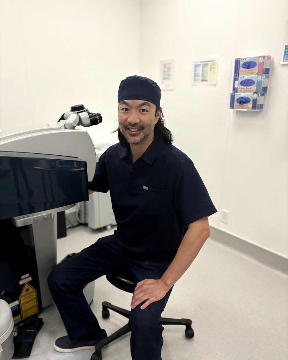 Dr. Ryan Yau beside PRK laser equipment
